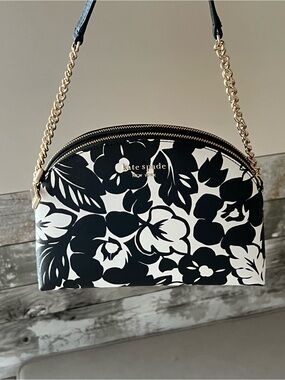 NWOT kate spade Black and White Floral Dome Crossbody with Gold Chain.